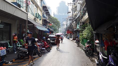 Charoen Krn .